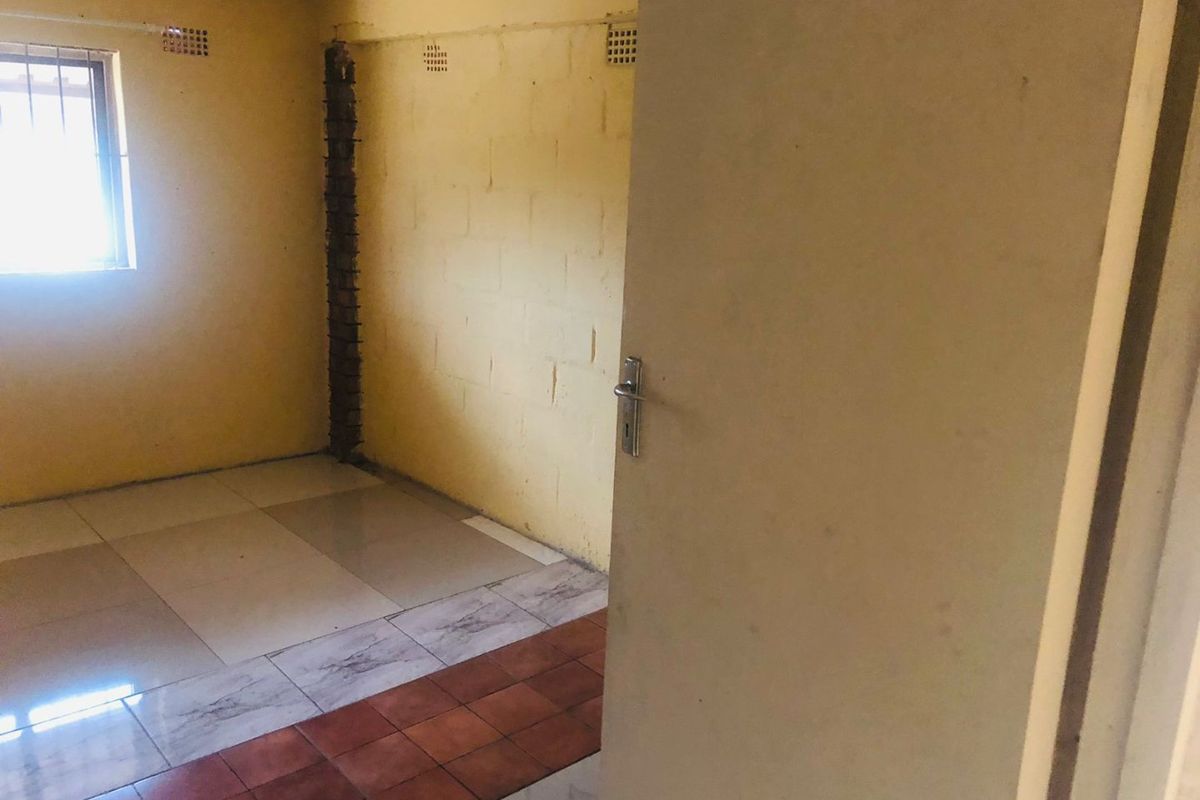 2 Bedrooms, 1 Bathroom Room To Let In Bellair, Durban - Photo 4