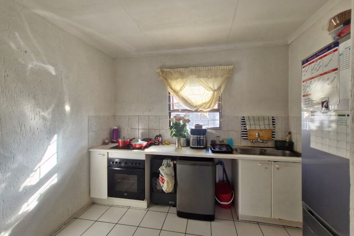 Modern Top-Floor 2-Bedroom Apartment – Prime Rynfield - Photo 4