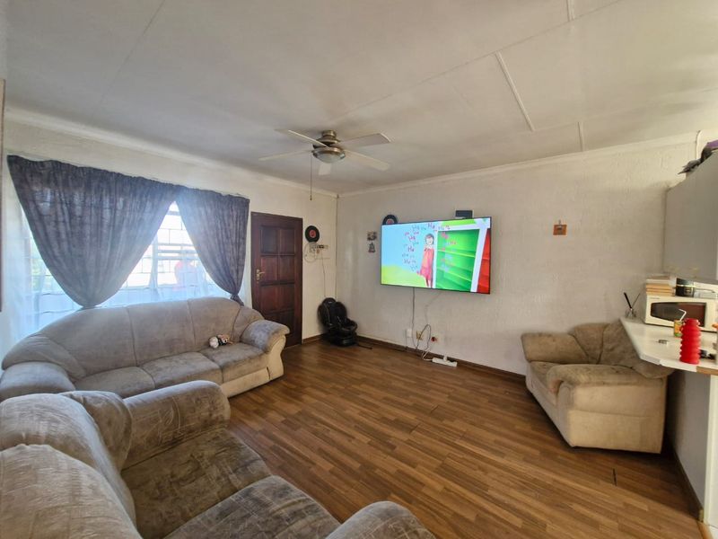 Modern Top-Floor 2-Bedroom Apartment – Prime Rynfield - Photo 9