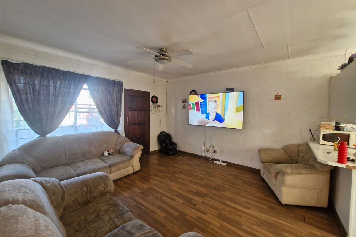 Modern Top-Floor 2-Bedroom Apartment – Prime Rynfield - Photo 5