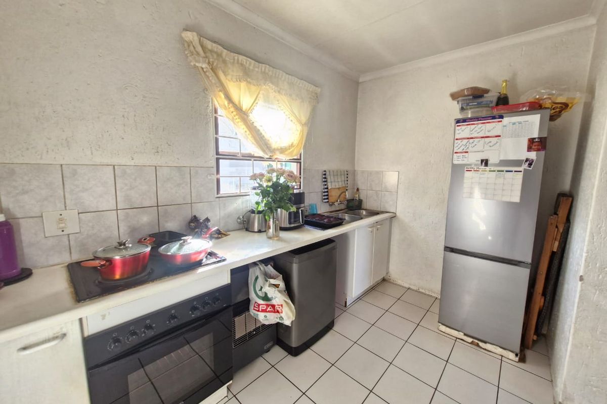 Modern Top-Floor 2-Bedroom Apartment – Prime Rynfield - Photo 2