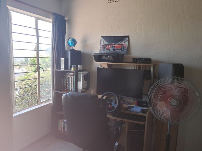 Charming Free-Standing Home in Weltevreden Park | 3 Bedrooms, 2 Bathrooms | R1,220,000 | Pet Friendly - Photo 10