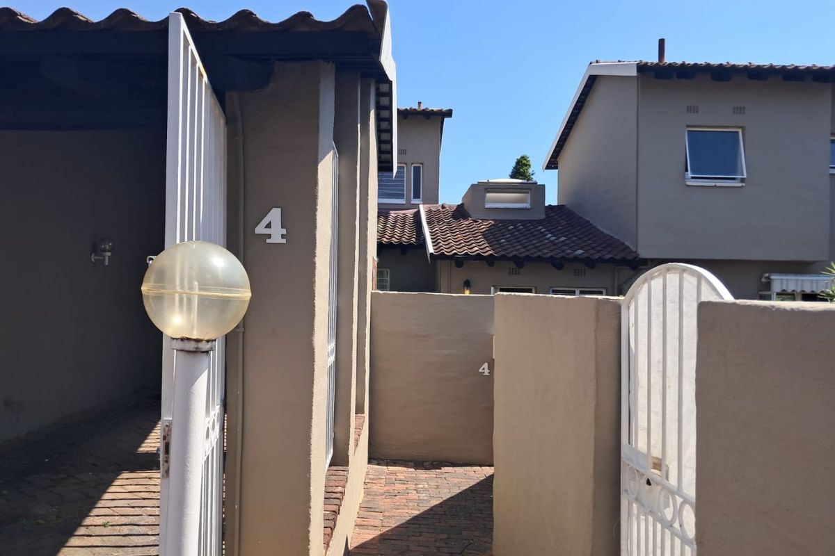 Charming Free-Standing Home in Weltevreden Park | 3 Bedrooms, 2 Bathrooms | R1,220,000 | Pet Friendly - Photo 3