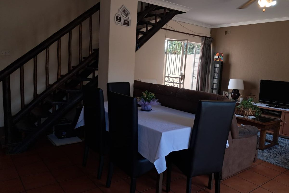 Charming Free-Standing Home in Weltevreden Park | 3 Bedrooms, 2 Bathrooms | R1,220,000 | Pet Friendly - Photo 4