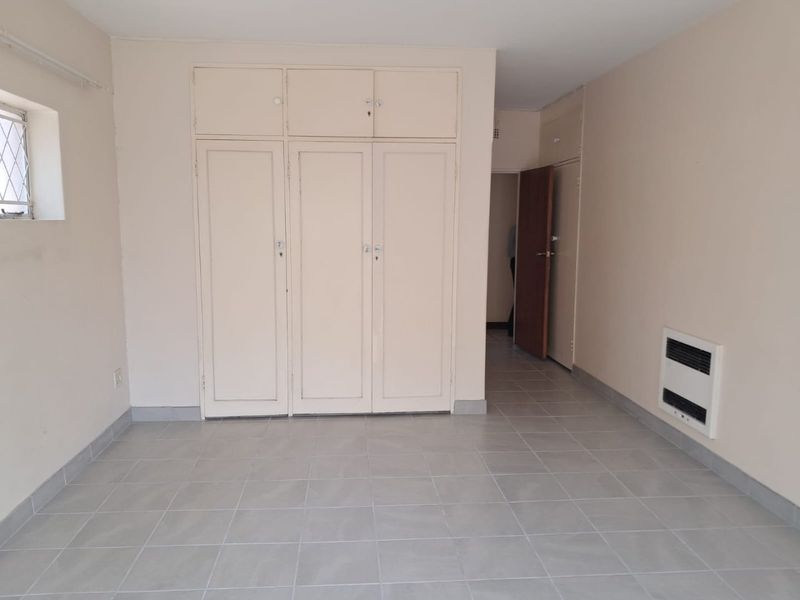 Stylish, Spacious & Ideally Situated Apartment — Not to Be Missed - Photo 8