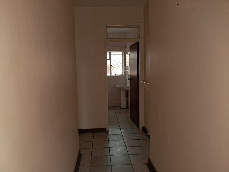 Stylish, Spacious & Ideally Situated Apartment — Not to Be Missed - Photo 7