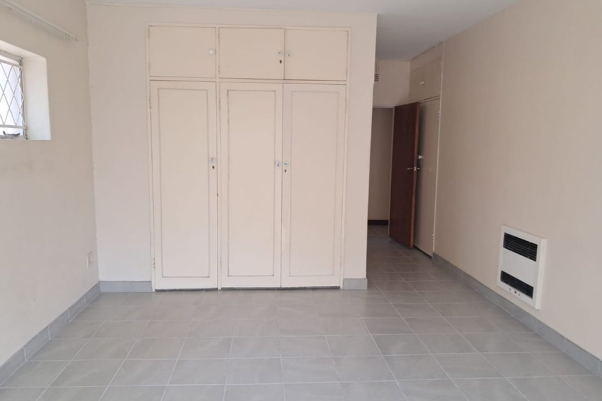 Stylish, Spacious & Ideally Situated Apartment — Not to Be Missed - Photo 5