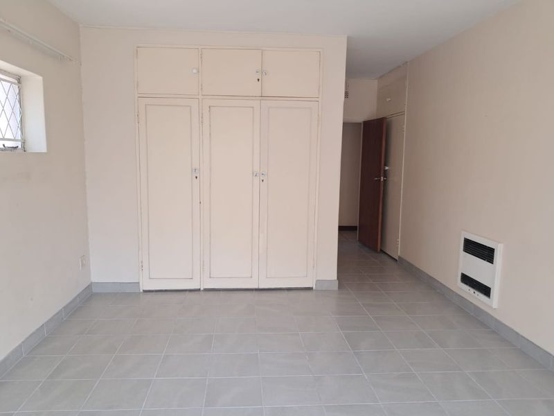 Stylish, Spacious & Ideally Situated Apartment — Not to Be Missed - Photo 5