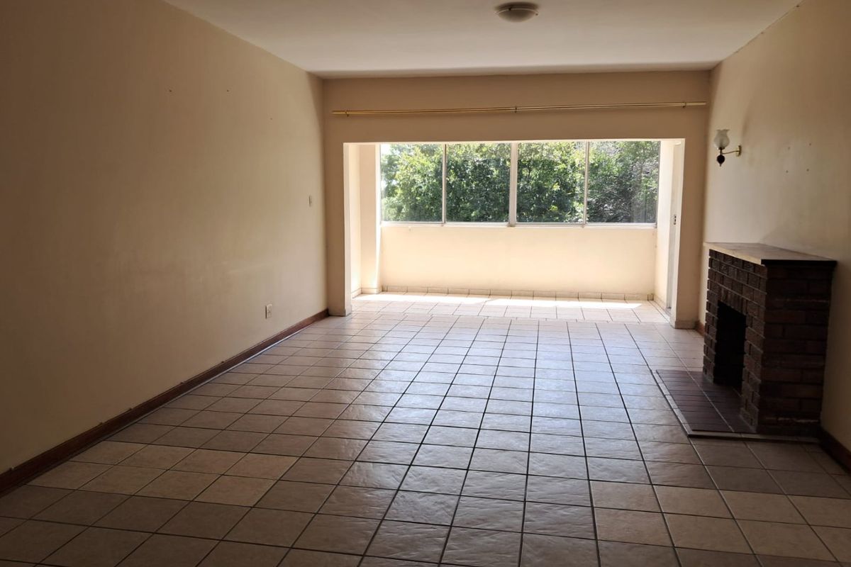 Stylish, Spacious & Ideally Situated Apartment — Not to Be Missed - Photo 4