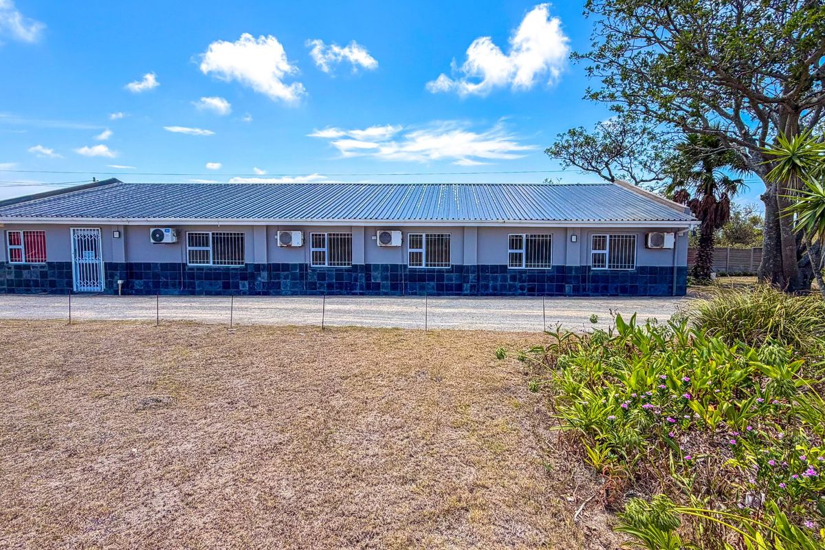 The Gonubie Game-Changer – Prime Business Hub with a Residential Bonus That Pays You Back. Vat Registered Seller.  - Photo 2