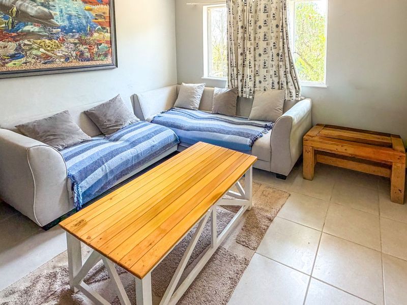 Mixed-Use Gonubie Game-Changer – Spacious Home with Income-Generating Office Premises (VAT Registered Seller) - Photo 5
