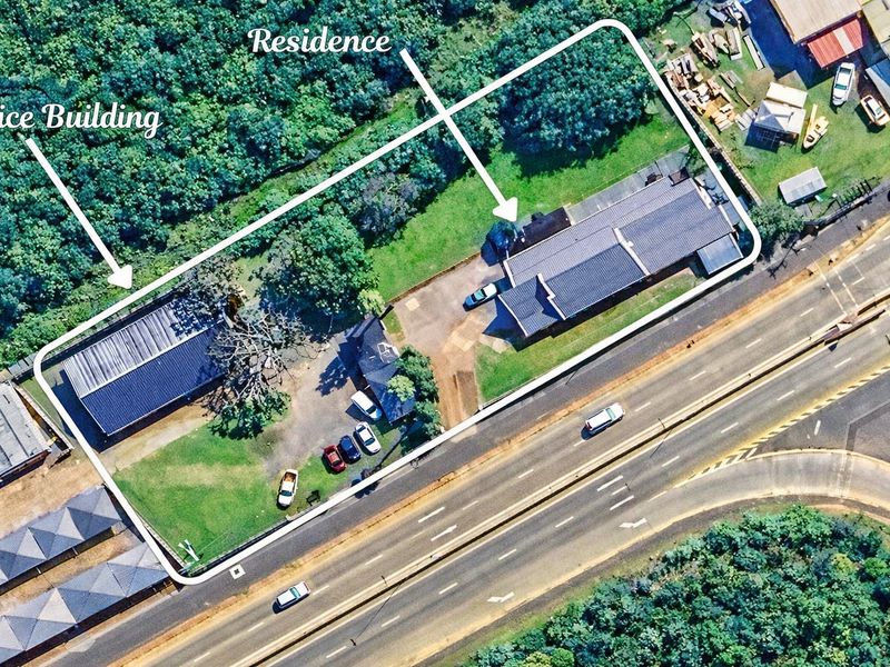 Mixed-Use Gonubie Game-Changer – Spacious Home with Income-Generating Office Premises (VAT Registered Seller) - Photo 1