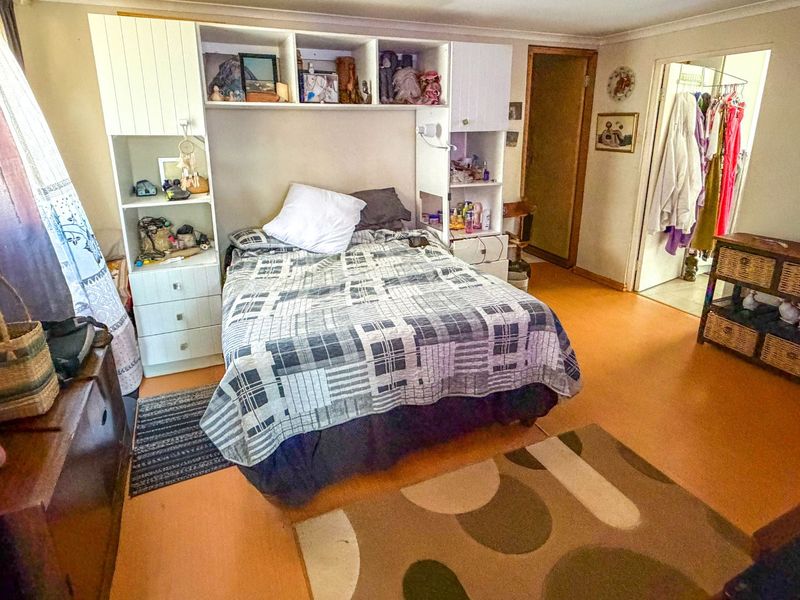Mixed-Use Gonubie Game-Changer – Spacious Home with Income-Generating Office Premises (VAT Registered Seller) - Photo 9
