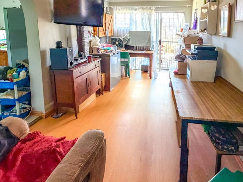 Mixed-Use Gonubie Game-Changer – Spacious Home with Income-Generating Office Premises (VAT Registered Seller) - Photo 7