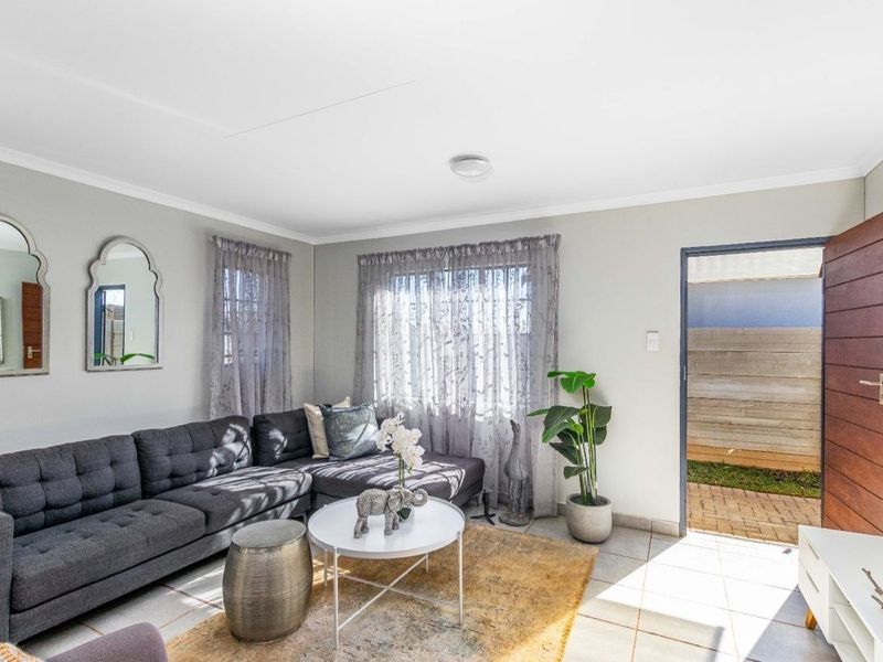 New development house at windmill ext 32 - Photo 6