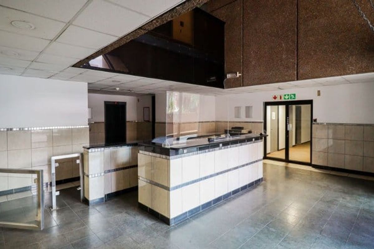 A landmark office to rent in Braamfontein, Johannesburg.  - Photo 4