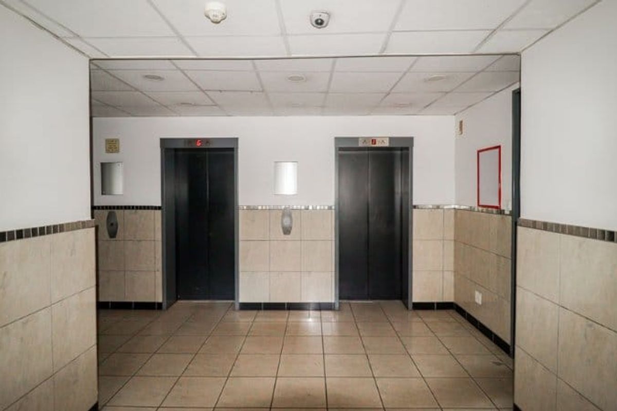 A landmark office to rent in Braamfontein, Johannesburg.  - Photo 2