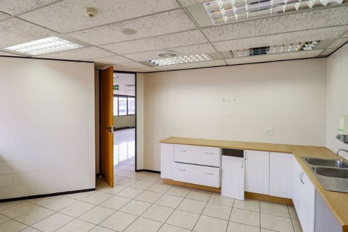 A landmark office to rent in Braamfontein, Johannesburg.  - Photo 5