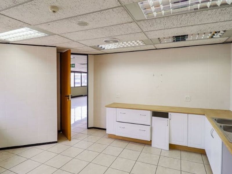 A landmark office to rent in Braamfontein, Johannesburg.  - Photo 5