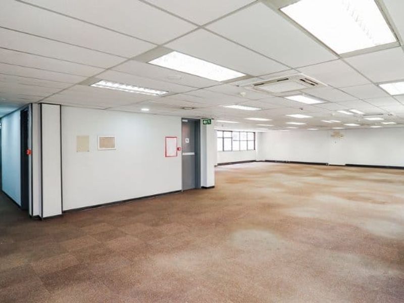A landmark office to rent in Braamfontein, Johannesburg.  - Photo 9