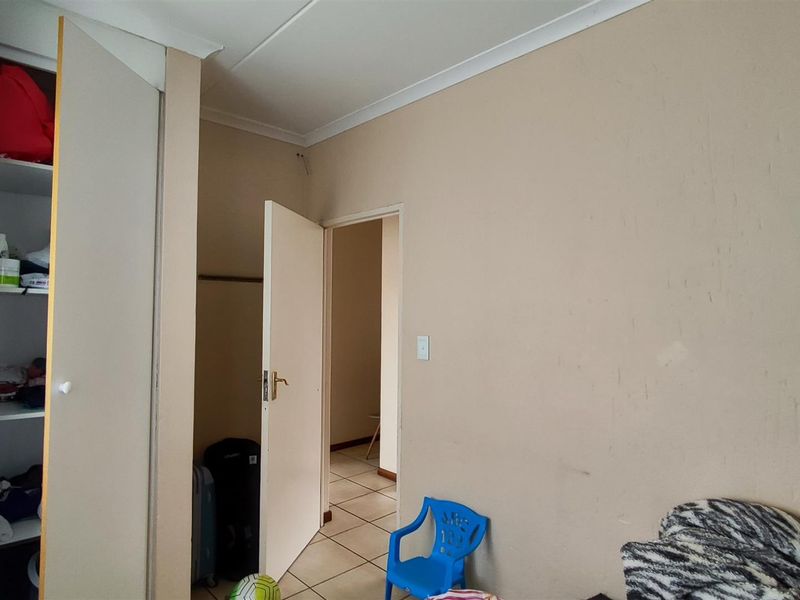 Modern 2 Bedroom Townhouse in Secure Helderwyk Estate - Photo 10