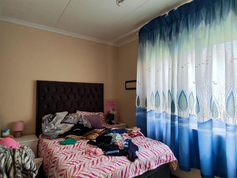 Modern 2 Bedroom Townhouse in Secure Helderwyk Estate - Photo 9