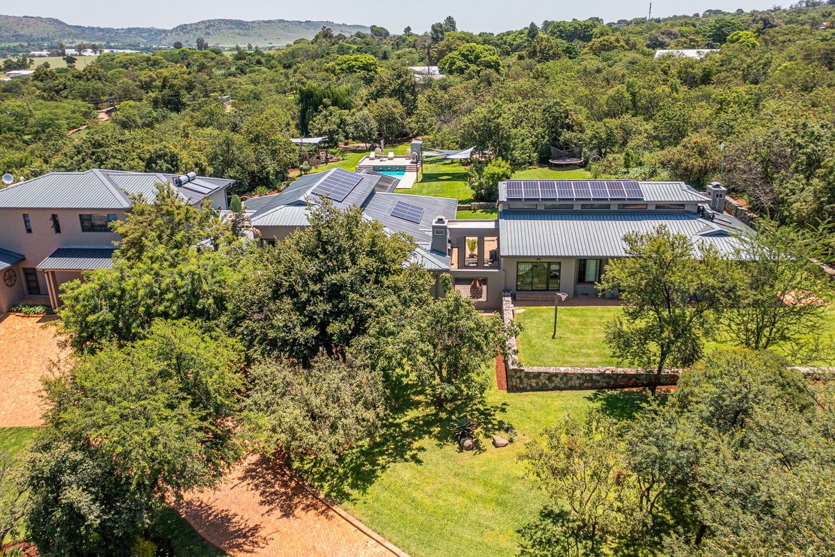 Dual living within a sophisticated Country lifestyle in Secure Small Holding Estate  - Photo 2