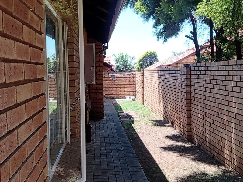 Secure & Spacious Family Home To Let - Photo 4