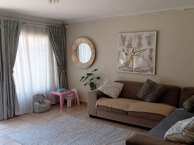 Secure & Spacious Family Home To Let - Photo 10