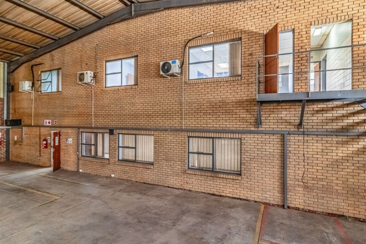 Prime Industrial Warehouse To Let in Meadowdale, Germiston - Photo 4