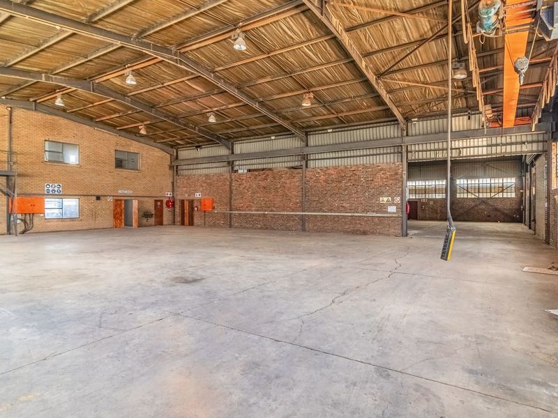 Prime Industrial Warehouse To Let in Meadowdale, Germiston - Photo 6