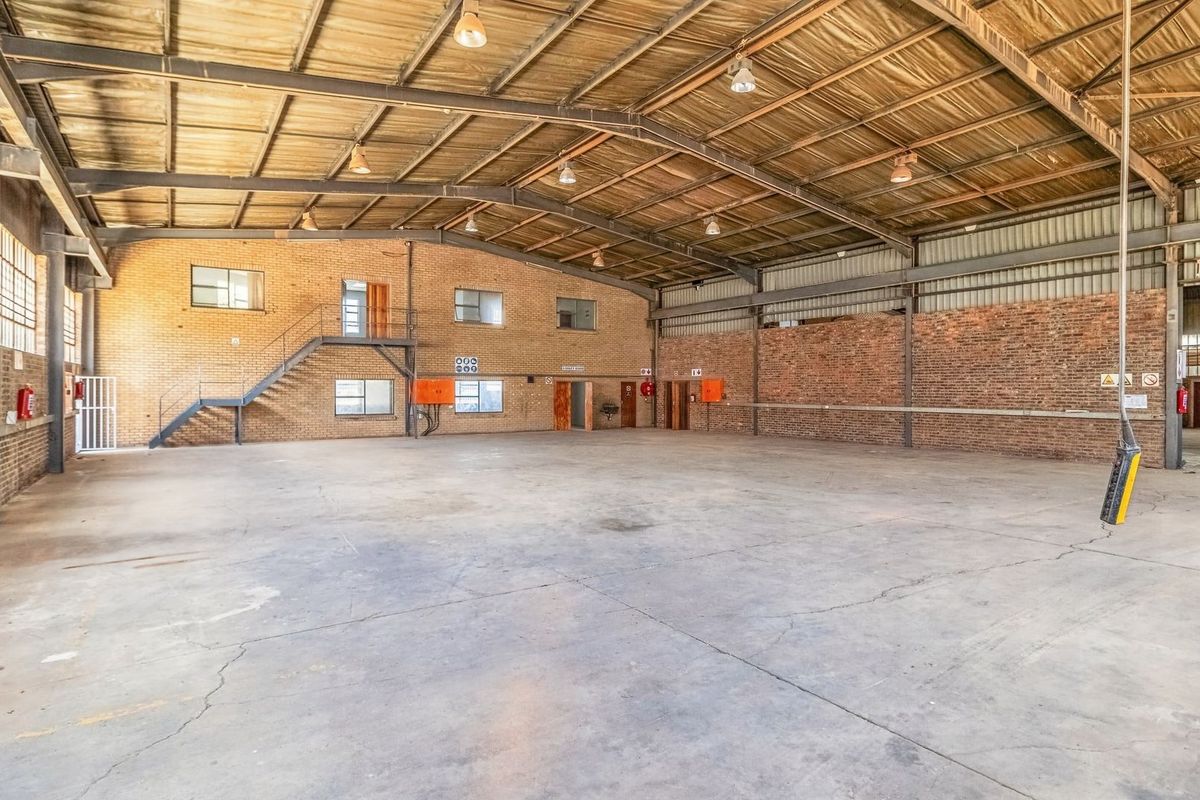Prime Industrial Warehouse To Let in Meadowdale, Germiston - Photo 3