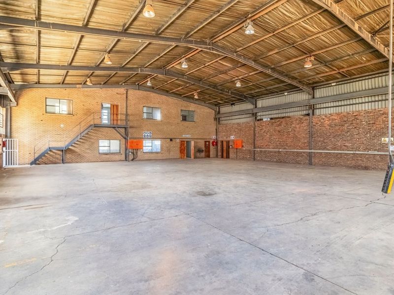 Prime Industrial Warehouse To Let in Meadowdale, Germiston - Photo 3