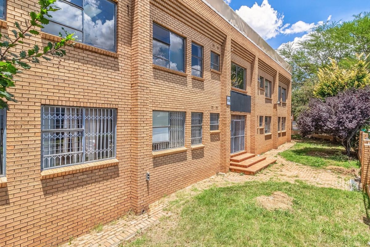 Prime Industrial Warehouse To Let in Meadowdale, Germiston - Photo 2