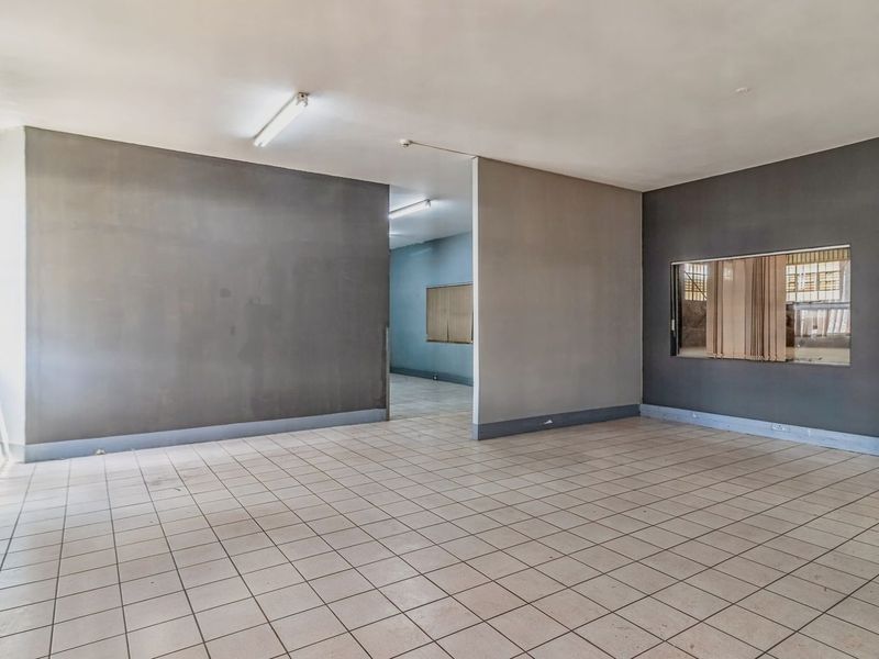 Prime Industrial Warehouse To Let in Meadowdale, Germiston - Photo 10