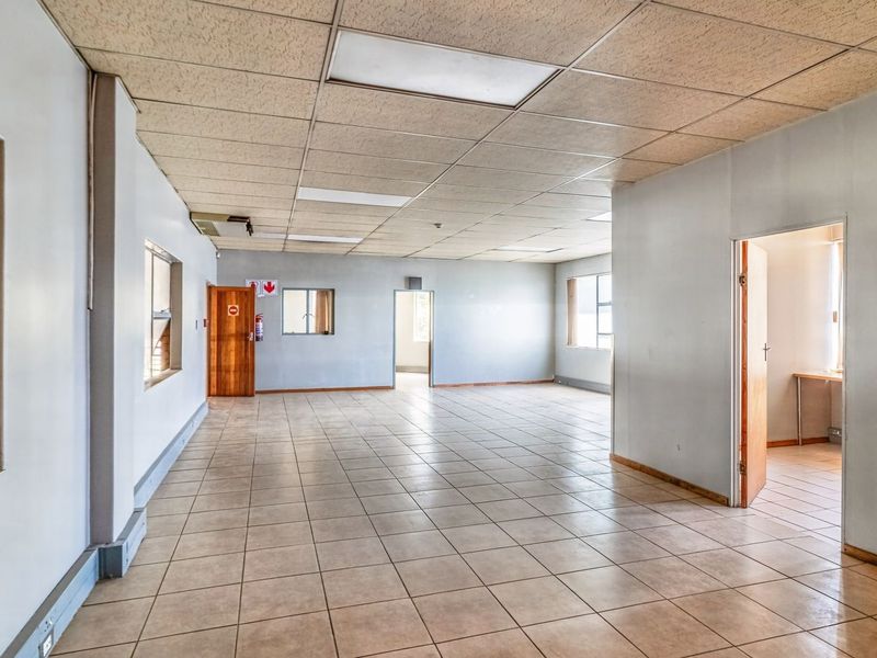 Prime Industrial Warehouse To Let in Meadowdale, Germiston - Photo 9