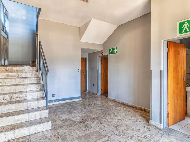 Prime Industrial Warehouse To Let in Meadowdale, Germiston - Photo 8