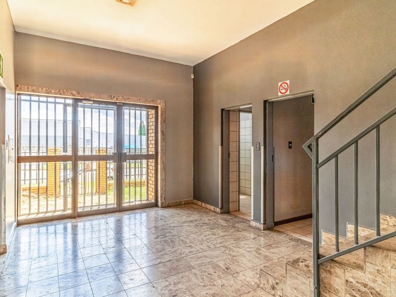 Prime Industrial Warehouse To Let in Meadowdale, Germiston - Photo 7