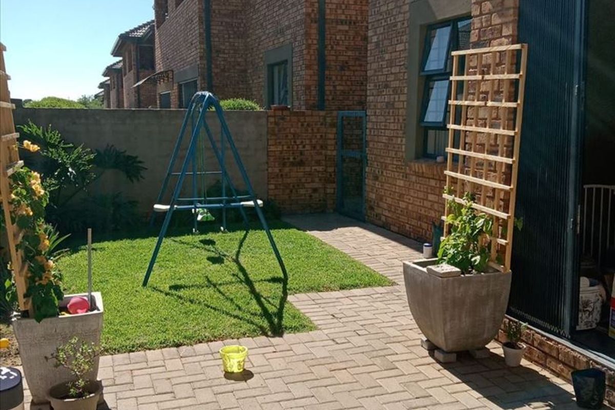 Spacious 3-Bedroom Family Home with En-Suite and Carport - Photo 3