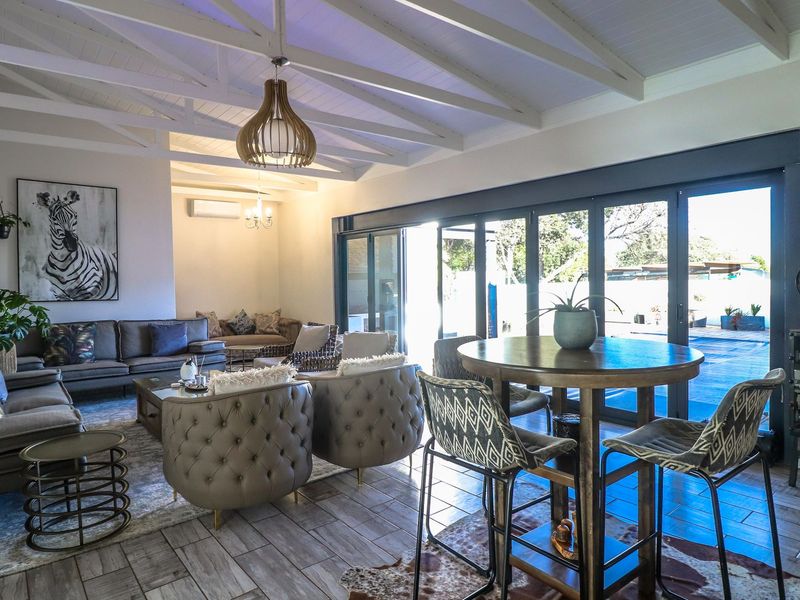 Modern Family Retreat with Exceptional Features and Ample Space - Photo 8