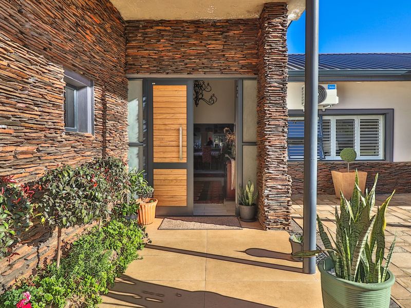 Modern Family Retreat with Exceptional Features and Ample Space - Photo 4