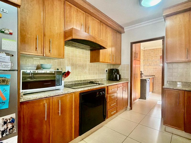 Elegant 3-Bedroom Home in Exclusive Security Estate - Photo 8