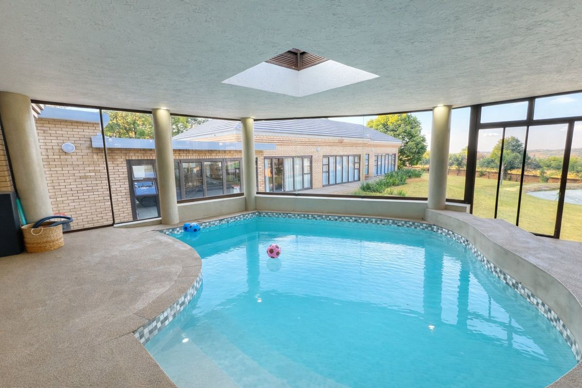 Exceptional Value – Designer family  home of space and sophistication on 1.3 Hectares in sought after Estate, Mooikloof Equestrian Estate - Photo 2