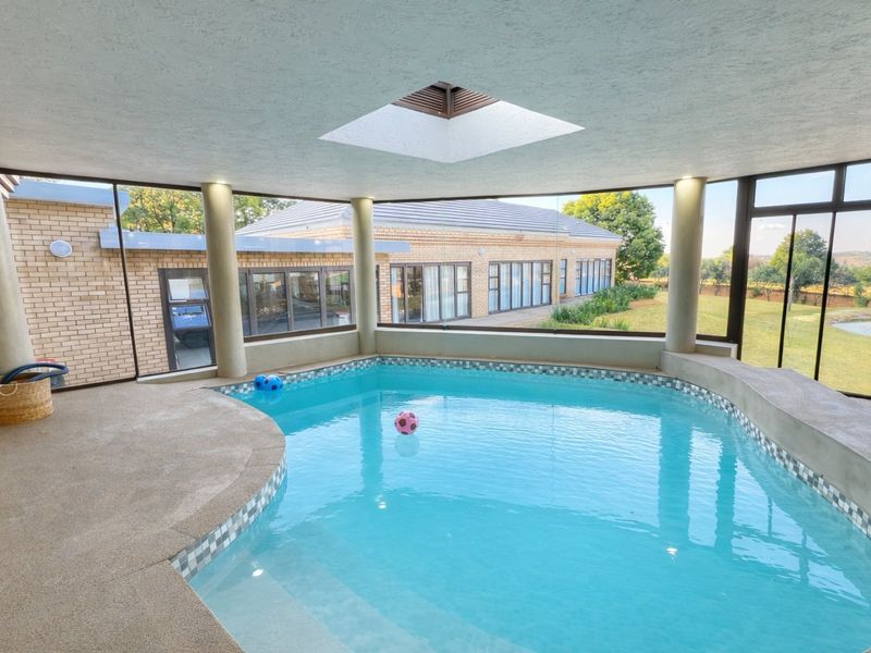 Exceptional Value – Designer family  home of space and sophistication on 1.3 Hectares in sought after Estate, Mooikloof Equestrian Estate - Photo 2