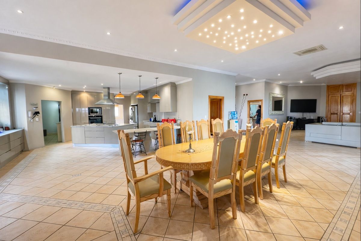 Exceptional Value – Designer family  home of space and sophistication on 1.3 Hectares in sought after Estate, Mooikloof Equestrian Estate - Photo 5