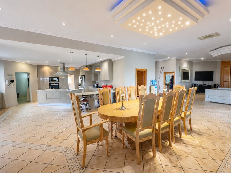 Exceptional Value – Designer family  home of space and sophistication on 1.3 Hectares in sought after Estate, Mooikloof Equestrian Estate - Photo 5