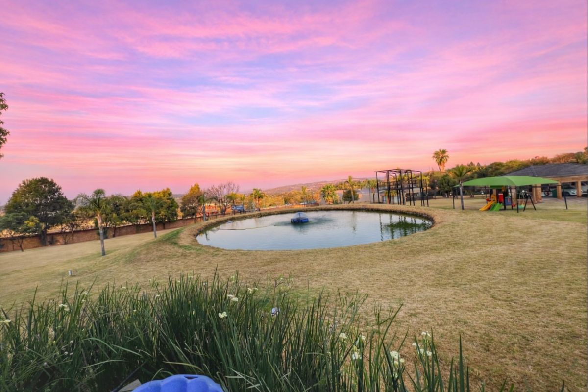 Exceptional Value – Designer family  home of space and sophistication on 1.3 Hectares in sought after Estate, Mooikloof Equestrian Estate - Photo 4