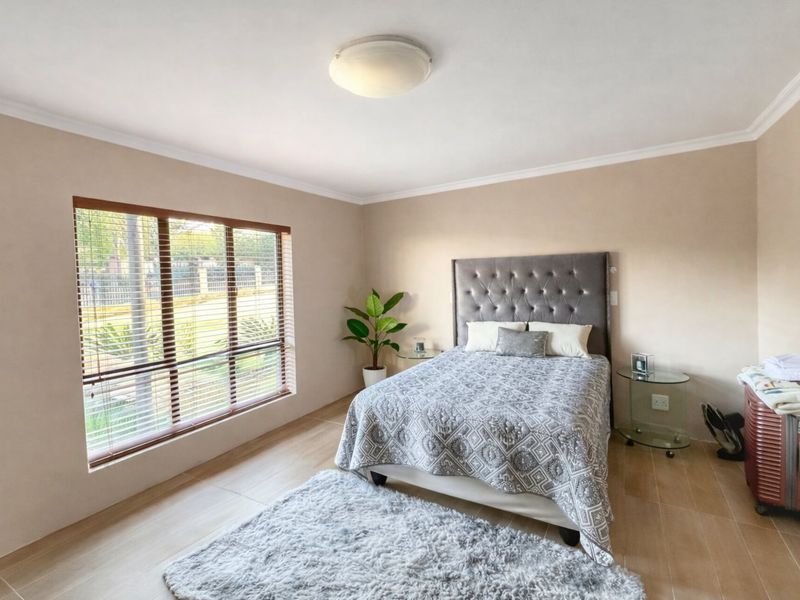 Exceptional Value – Designer family  home of space and sophistication on 1.3 Hectares in sought after Estate, Mooikloof Equestrian Estate - Photo 10