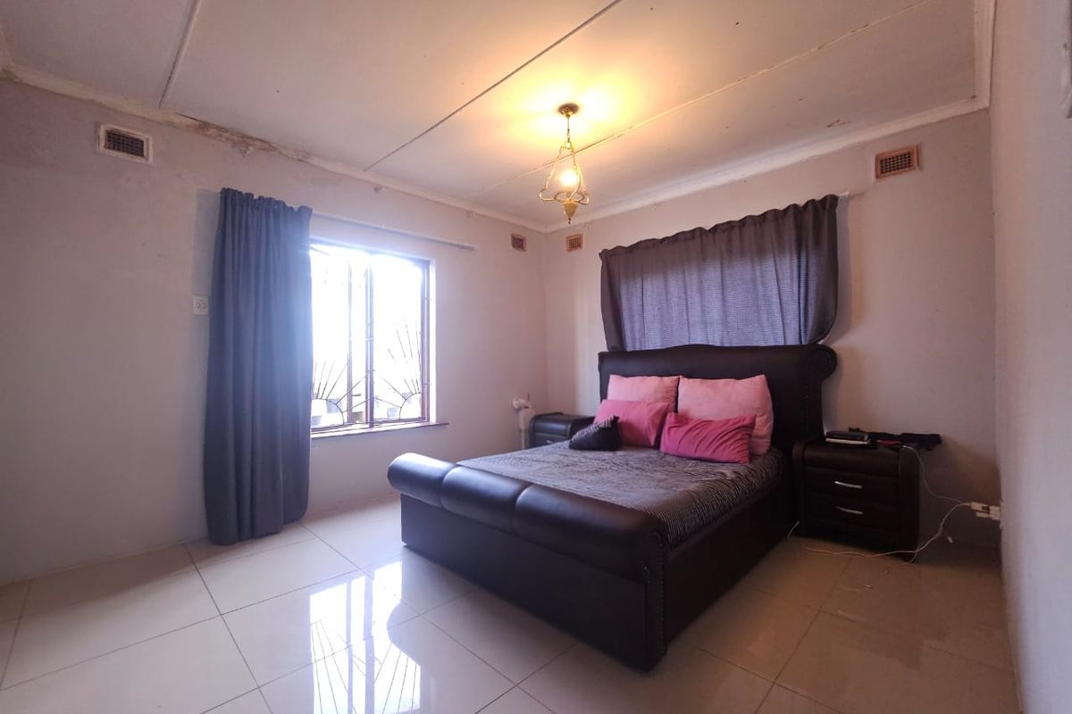 A comfortable 3 bedroom house with a large land for improvements in a suburb with beautiful sea view - Photo 4