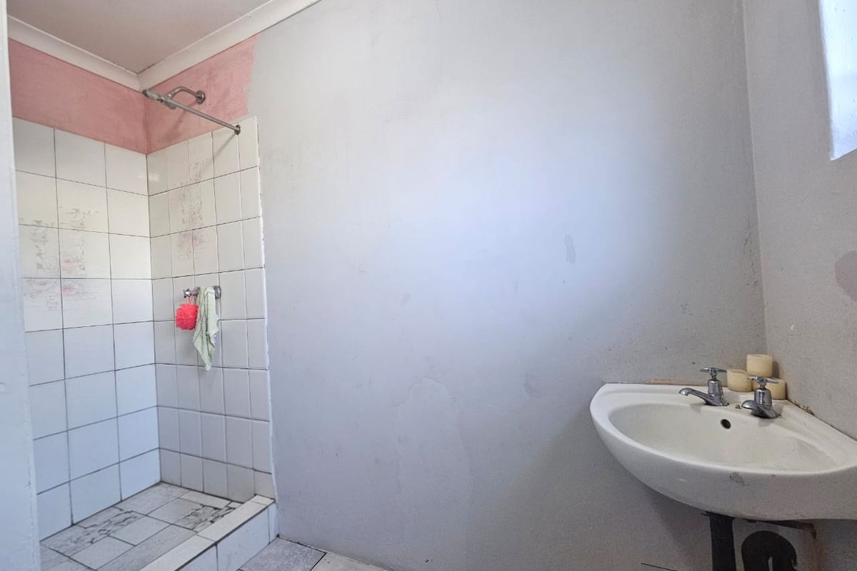 A comfortable 3 bedroom house with a large land for improvements in a suburb with beautiful sea view - Photo 5